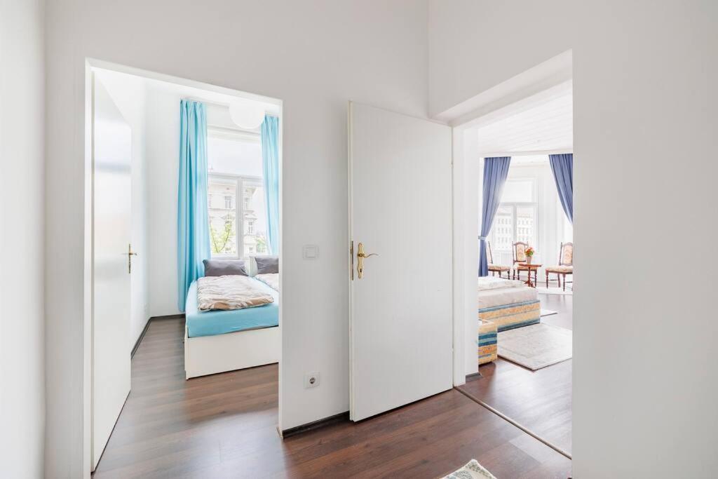 Charming Spacious Apartment Виена Екстериор снимка