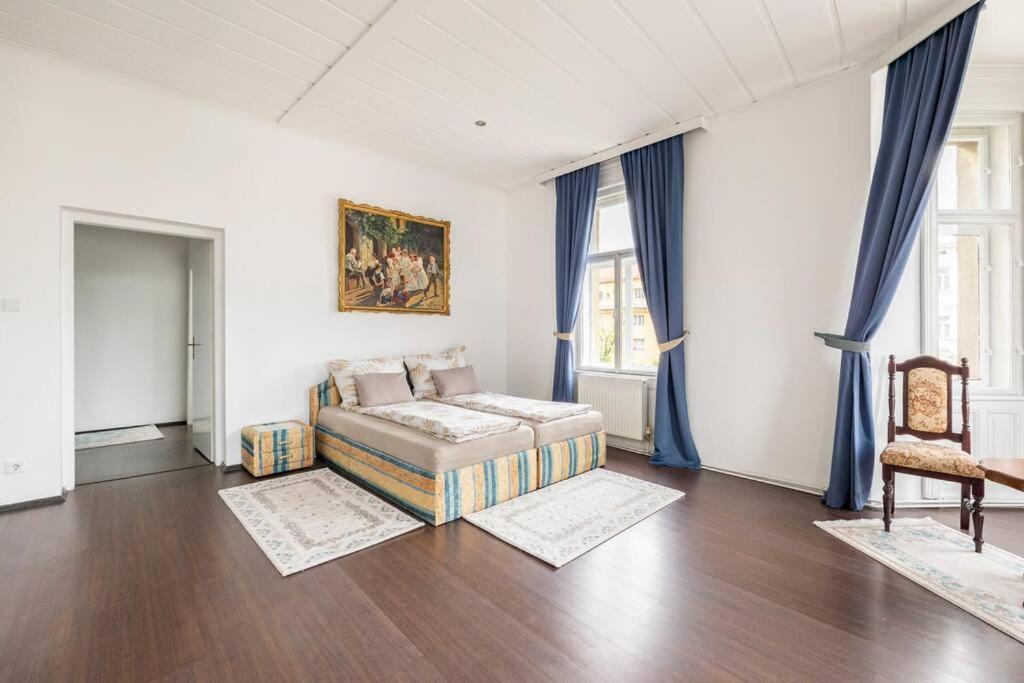 Charming Spacious Apartment Виена Екстериор снимка