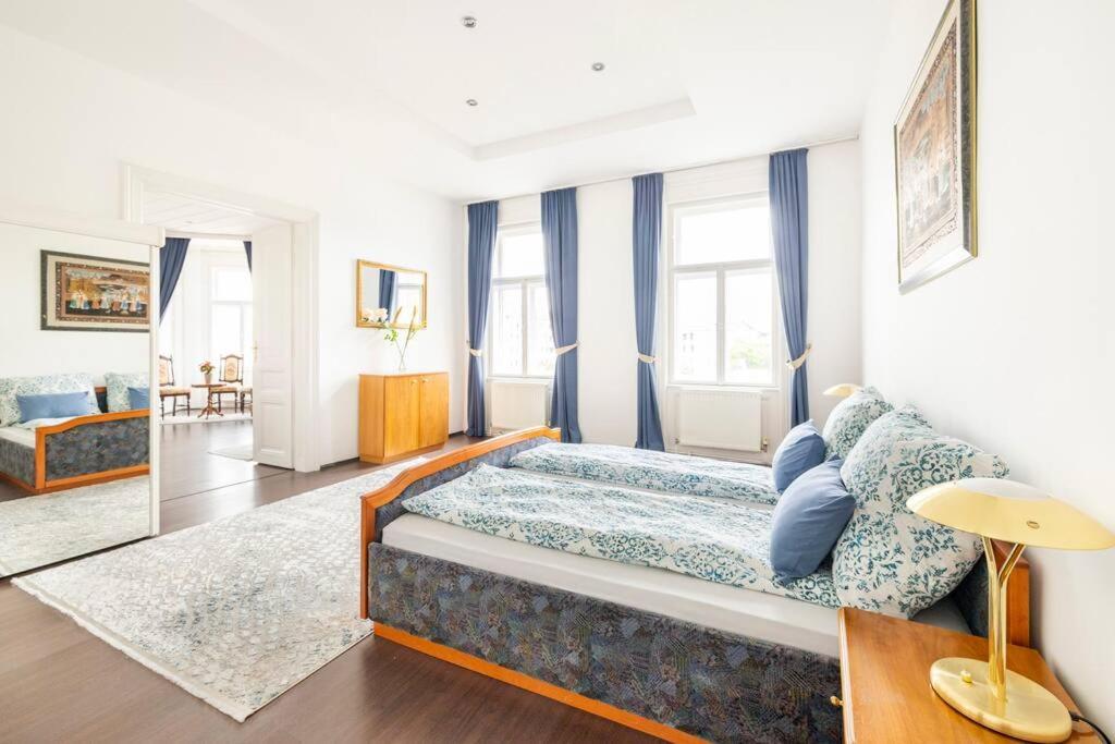 Charming Spacious Apartment Виена Екстериор снимка